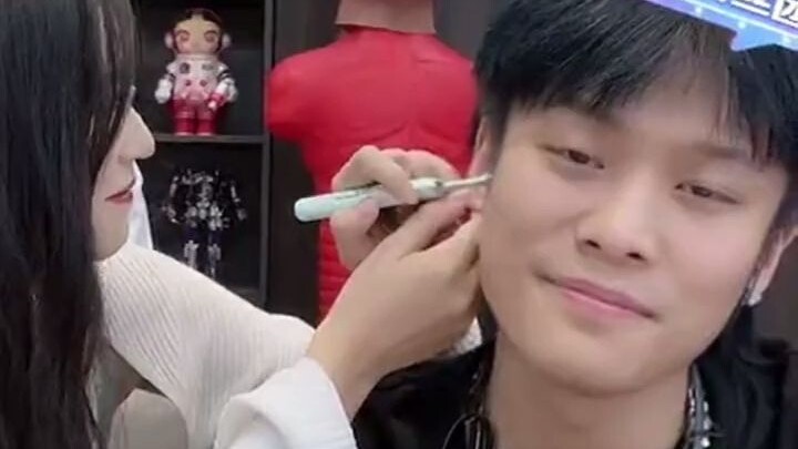 Xiao Yang Ge’s Flirting Compilation: Caught Off Guard!