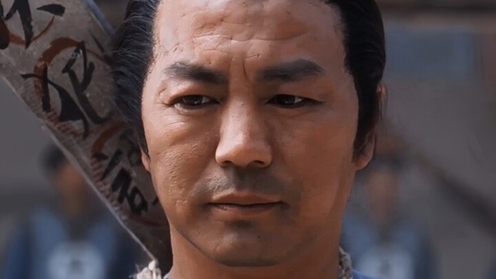 "أضحك للسماء وأنا ممسك السيف، ذهابي وبقائي كجبلَي كونلون في القلب."