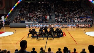 คณะเต้นรำของโรงเรียนมัธยมปลายอเมริกันสุดมันส์! การแสดงเพลง "Getting Closer" ของวง Seventeen สร้างควา