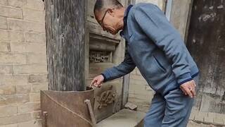 How infuriating! These artifact thieves—just look at how the preservation measures for this old resi