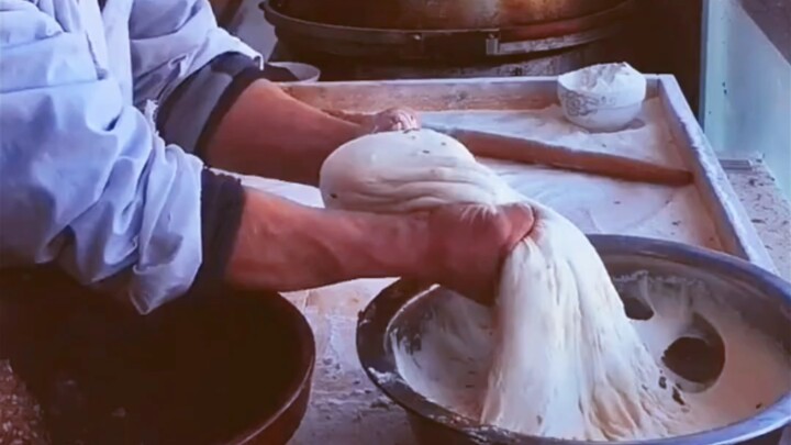 Bánh bột thịt Hương Hà, tay nghề của bác này đúng là siêu phàm!