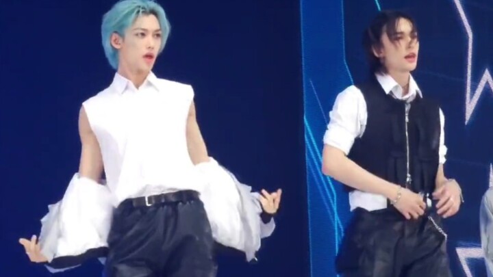 【Stray Kids】So spicy! Hwang Hyunjin and Felix dance to EXO’s “The Eve,” while Bang Chan and Lee Chan