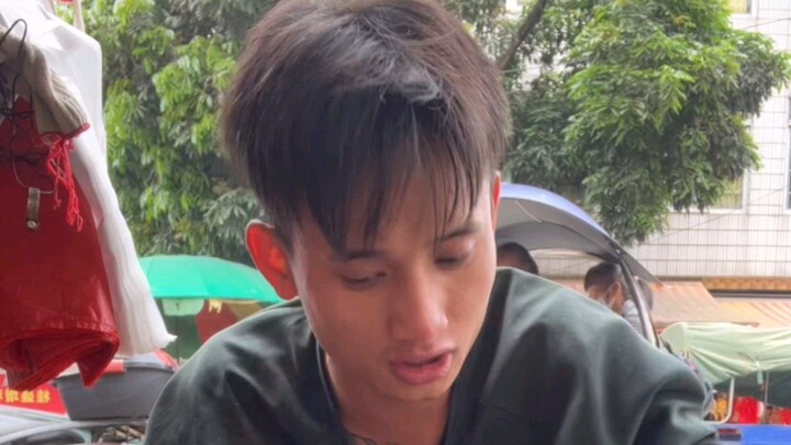 ปลาคาร์พหัวโตสำหรับซุปอยู่ที่นี่