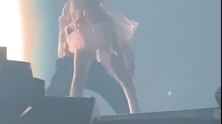 Marilyn Monroe — her little dress is flying up, so cute! #BlackPink #Jennie