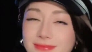 ดิลิเรบาจ้องมาที่ฉัน คุณดูจบได้ไหม?