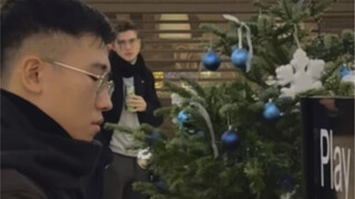 华人小哥在外国车站钢琴弹苏打绿我好想你，外国朋友也喜欢听吴青峰！