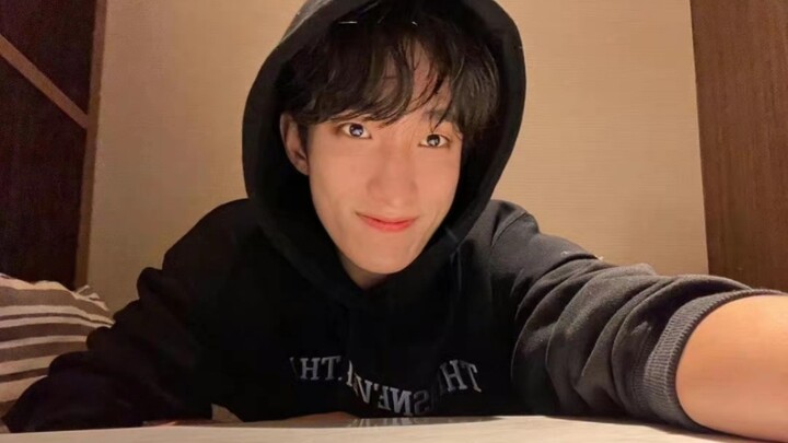 Lee Seok-min live streams acapella performances of "Nokoko" and "A Journey"