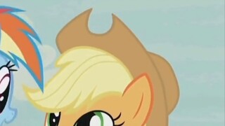 Applejack: Ini mirip dengan kue yang saya buat terakhir kali, hanya saja tidak ada kecapnya.