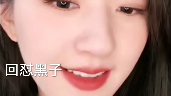 "Zhao Lusi livestreams and fiercely confronts her haters. A 'kouli' fan claims she's just a 'resourc