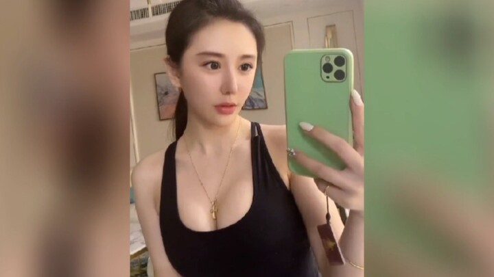 This photographer is so understanding… totally worth dating!!