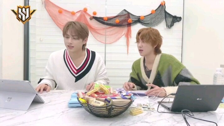[Junba] So who’s the baby here, anyway?! I even love my big brother’s random antics.