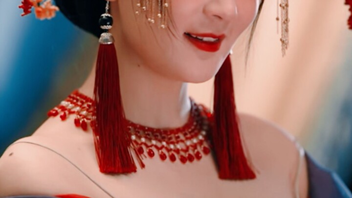 Director!! Finally, there’s an actress with a plump figure!