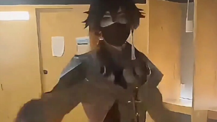 «شينرين تي في» يرتدي زي تشونغ لي ويرقص رقصة القطيعة في حفل زفاف أخيه الأكبر