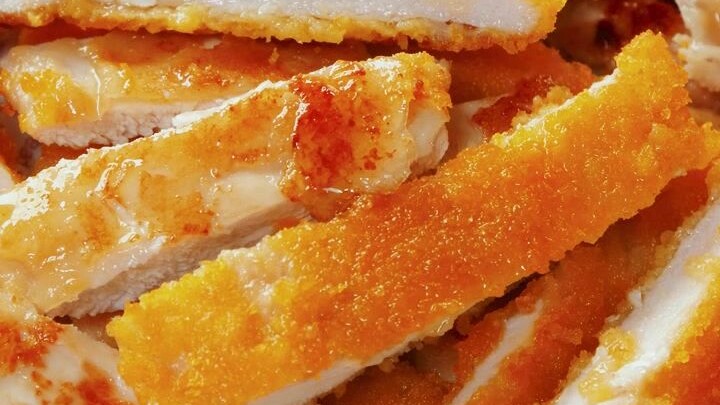 This time, I’ve pulled out all my long-hidden treasures to make a big chicken cutlet that’ll last a 