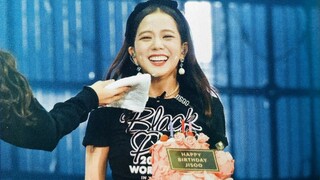 【BLACKPINK】官方收录三个妹妹给智秀庆生的片段，还有BLINK的应援一起唱生日歌，有爱到爆棚啊啊啊啊