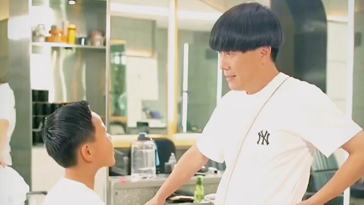 Hilarious Classic Scene: Who Would’ve Thought Someone’d Get a Haircut Without Paying?