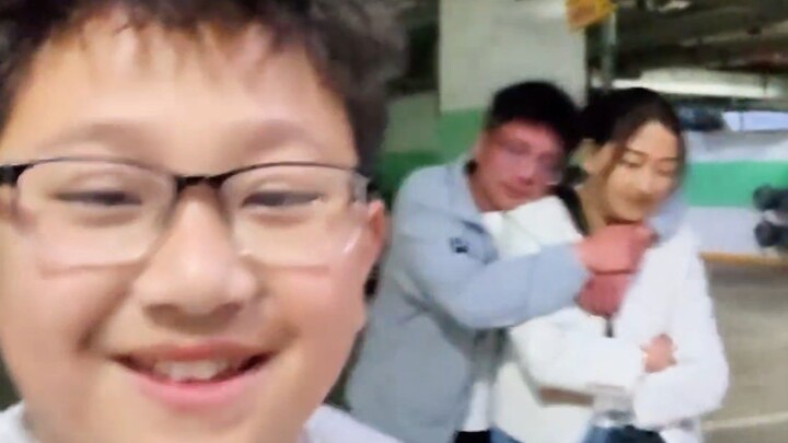 تشياو شاو بينغ تُراوده فكرة التلاعب بينما شاو بينغ غارق في السكر.