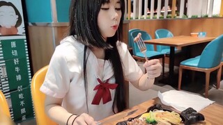 女子相亲吃饭从不主动付钱，吃完撅撅屁股起身就跑