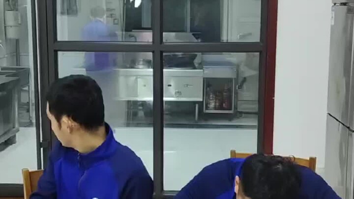 Aku tahu, makan telur itu cuma akal-akalanmu! (Regu Kota Zhong Han Qingxuan & Zhong Weigao) #Momen S