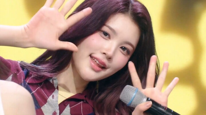 Hearts2Hearts' latest comeback track FOCUS 251107 performance stage