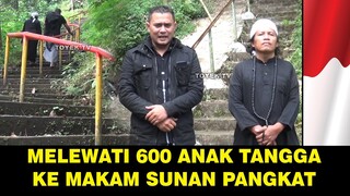 Berziarah ke makam sunan pangkat melewati  600 anak tangga.