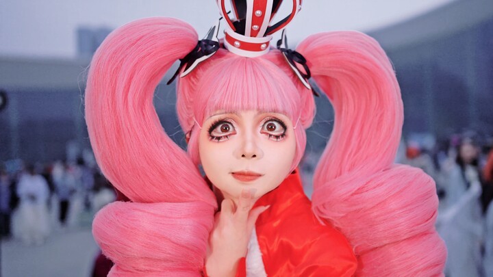 Perona | Halloween is Little Perona’s stage.