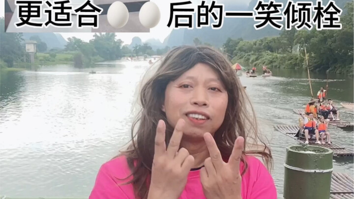 More Suited for Post-00s: A Smile That Wins Hearts