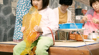 Wuli Jinju and her XXXL snacks