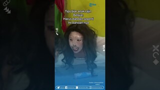 Momen Pria Cosplay Jadi Miss K Demi Anak Mau Belajar, Si Bocil Auto Tekanan Batin