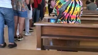 不要比錢，到了醫院都是紙；不要比房，你倒下了就是別人家；不要比車，你走了鑰匙就是別人的。