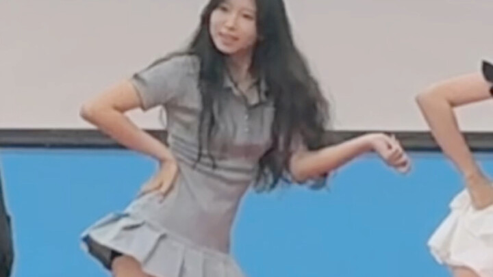 Saya menari mengikuti lagu klasik Apink "NoNoNo" di kompetisi sekolah~