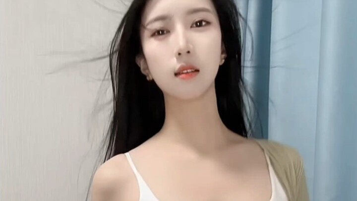 شيانغ جينغجينغ (بنطال يوغا)