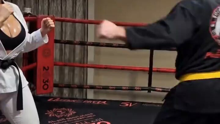 Tendangan Cepat Memecahkan Papan | Karate