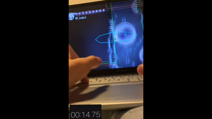 Hanya seorang pemula yang canggung sedang menari sambil menahan rasa sakit saja