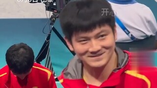国乒男团：欢乐采访名场面！龙队感叹咋又是这个熟悉的场景～樊振东一脸喜悦！！