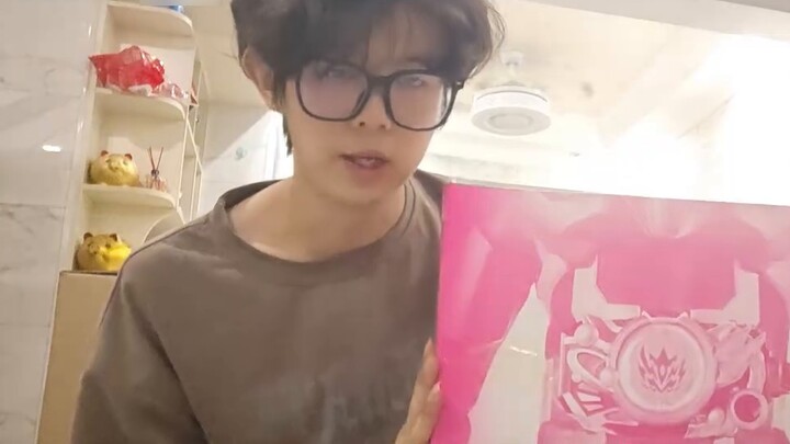 Almost bought Kamen Rider for free? I was exhausted after unpacking a bunch of Kamen Rider belts in 