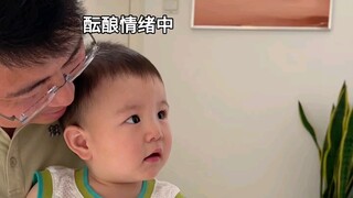 拥有一个情绪稳定的幼崽是一件多么幸福的事，他笑得是开心吗？是无知吗？不是，是人情世故！