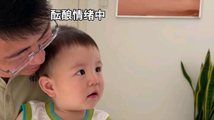 What a blessing it is to have a cub with a stable mood. Is he laughing because he is happy? Is he la