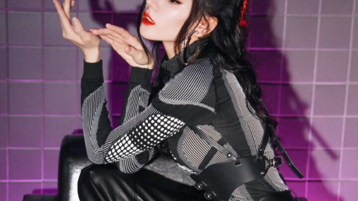 Địch Lệ Nhiệt Ba đúng là cái giá treo quần áo biết đi!!!