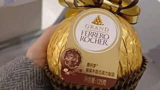 لقد راهنت مع صديقي على ما إذا كنت سأشتريها كاملة أم بالجملة، وكانت النتيجة...