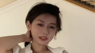 程女士轻喷巴巴托斯细狗高达