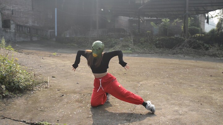 Lingkungan berantakan, menari LATATA