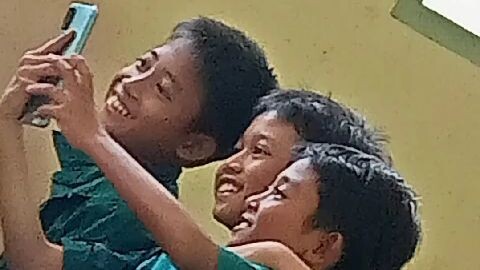 punya temen kok gini-gini amat 😑☝️