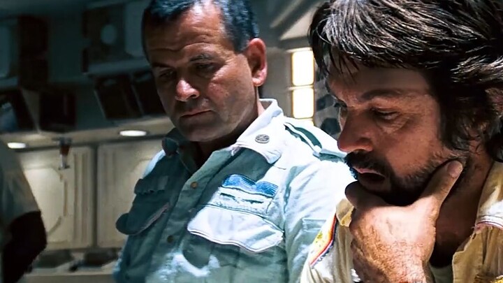 كائن فضائي مرعب: دودة حضن الوجه التي يصعب إزالتها بمجرد التصاقها بالوجه!