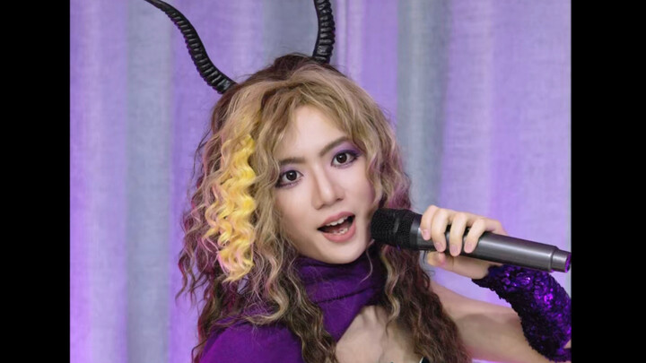 So spot-on! This cosplay of Xia Qi Yang doing the ZOO dance is absolutely dynamic!