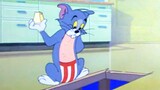 Jerry menjadi gila karena kegembiraan dan memberi Tom ciuman yang dalam, sebuah adegan animasi klasi