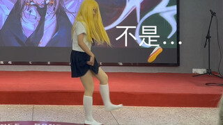 怎么有人爬台把鞋跳飞了