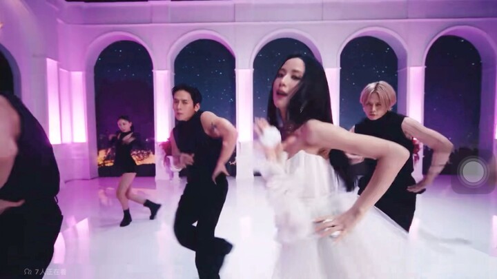 เปลี่ยนเพลงสักหน่อย รู้สึกว่าเพลง FLOWER มันมีพลังขึ้นมาเลยนะ