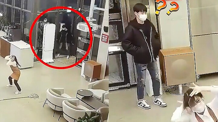 男生进店看到女店员忘我尬舞，一脸疑惑踱步到身后，随后举动亮了