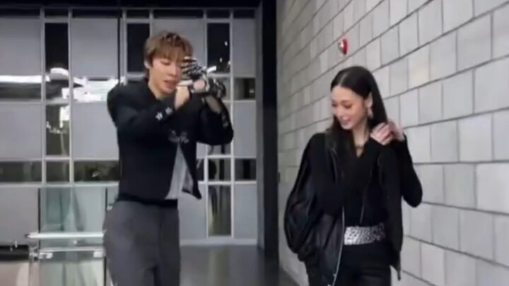 Văn Từ, Hứa Doãn, Triệu Ngư Xán: Đôi bạn nhảy ballet cha! Hai đứa hậu đậu lúc nào cũng dính lấy nhau